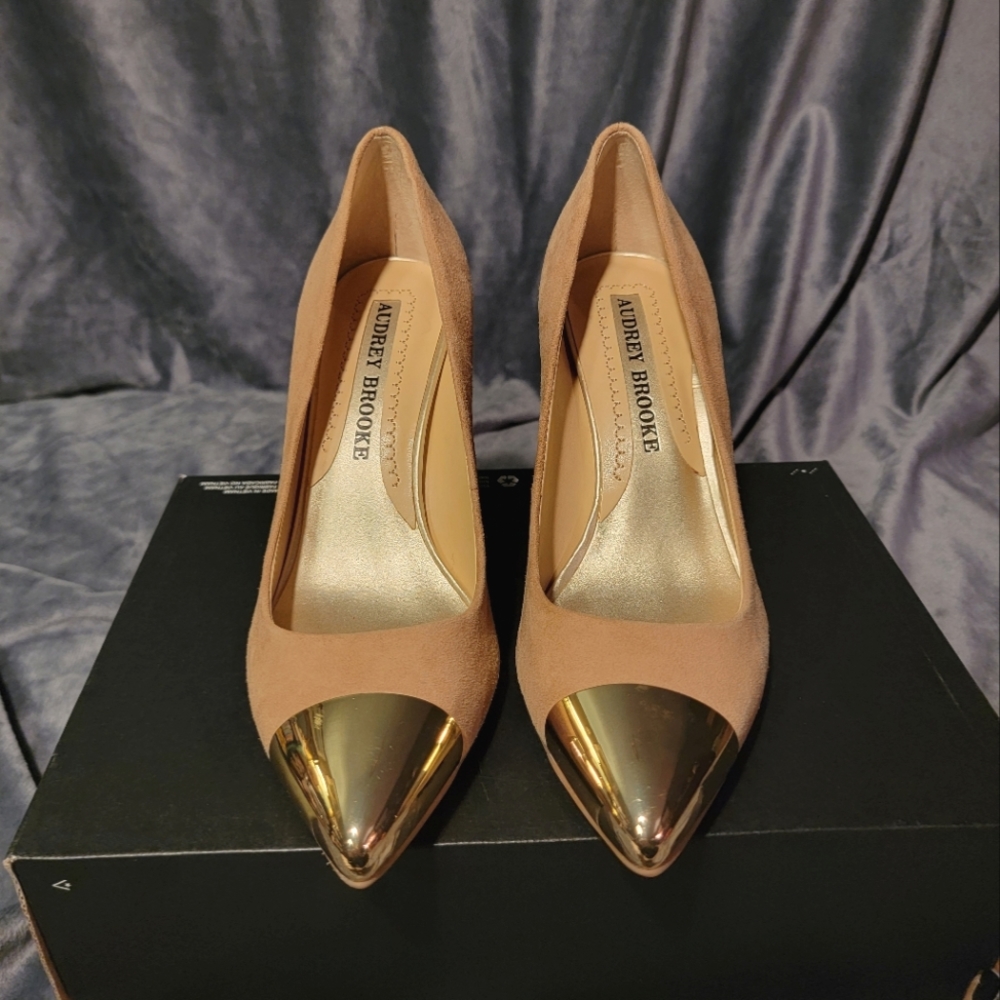 Audrey Brooke Nude and Gold Heels